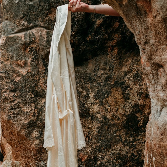 Jone’s New York Nightgown & Robe - Picture 6 of 8